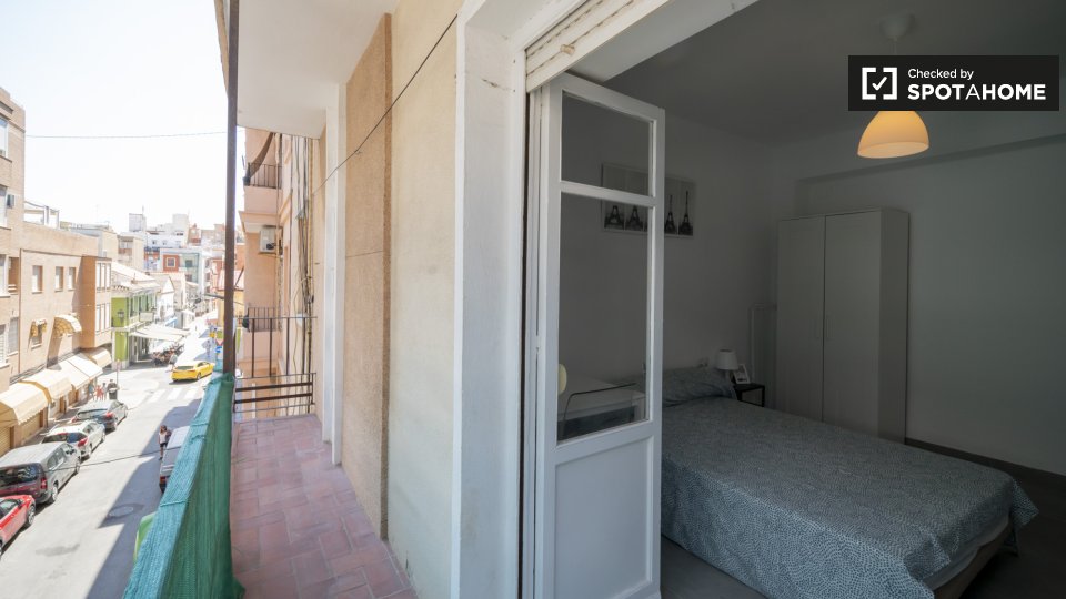 Double room Valencia, 3 beds — photo 16