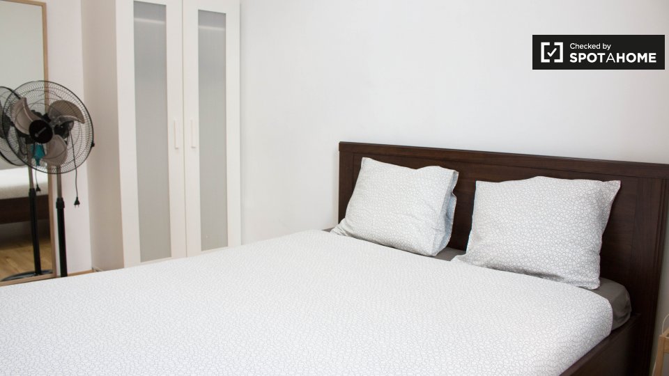 Double room Barcelona, 3 beds, 60m² — photo 17