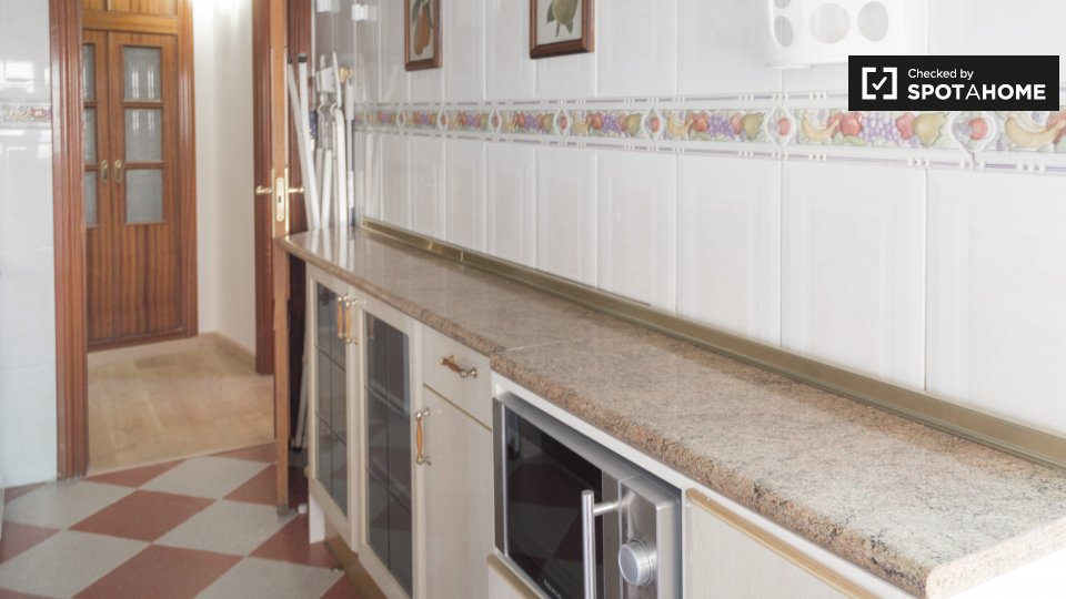 Double room Madrid, 5 beds, 120m² — photo 6