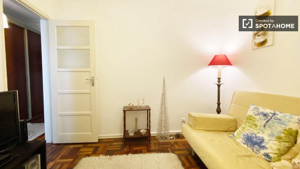 Double room Lisbon, 3 beds, 78m² — photo 50