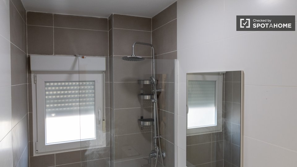 Double room Madrid, 5 beds — photo 11