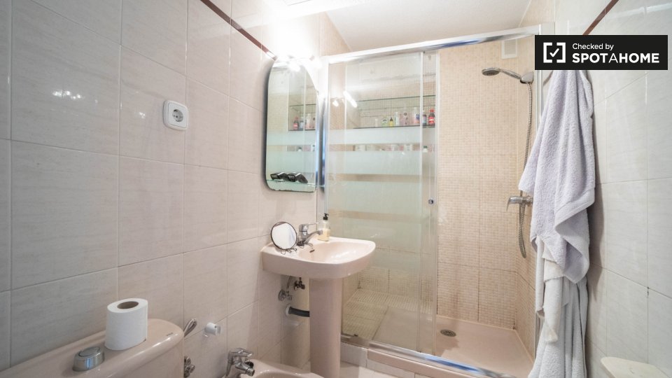 Double room Madrid, 3 beds, 110m² — photo 17