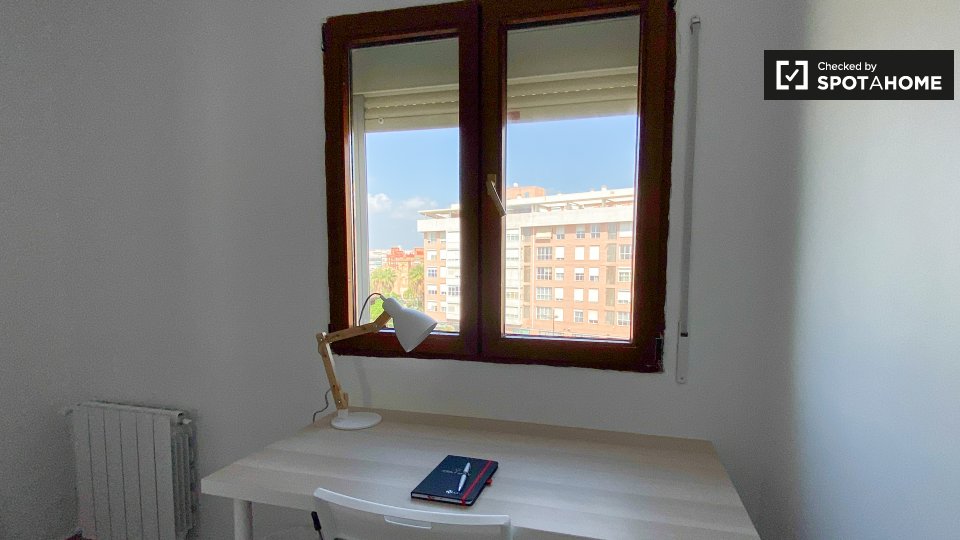 Double room Valencia, 3 beds — photo 5