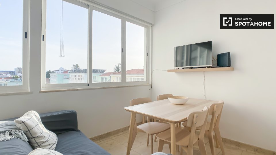 Double room Lisbon, 3 beds — photo 9