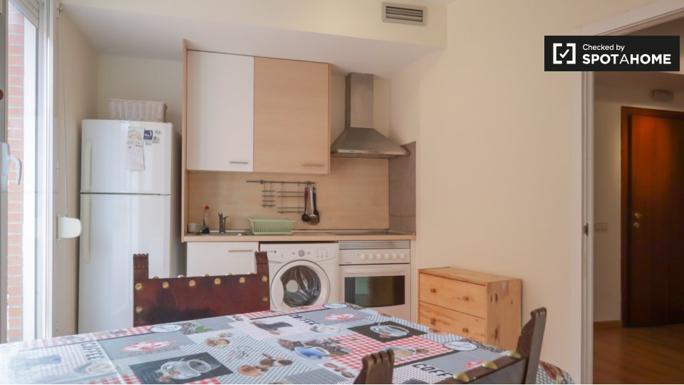 Double room Madrid, 2 beds — photo 14