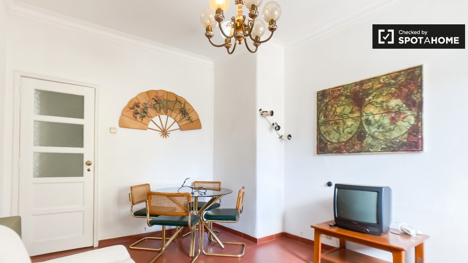 Double room Lisbon, 2 beds, 10m² — photo 7