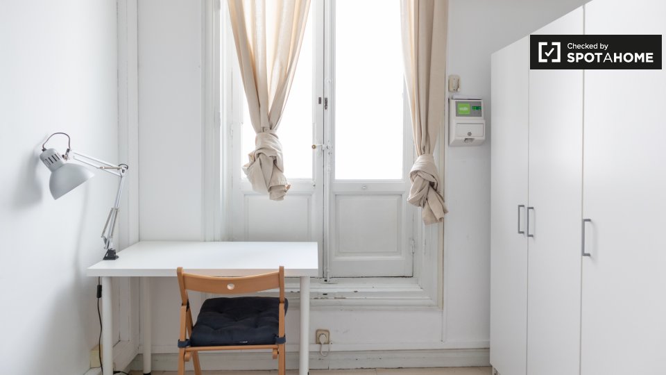 Double room Madrid, 13 beds, 220m² — photo 16