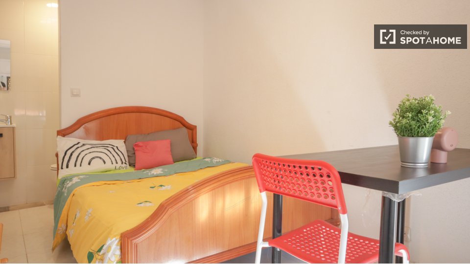 Double room Madrid, 4 beds, 70m² — photo 12