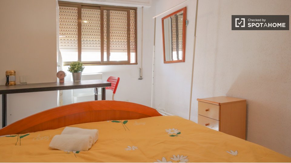 Double room Madrid, 4 beds, 70m² — photo 5