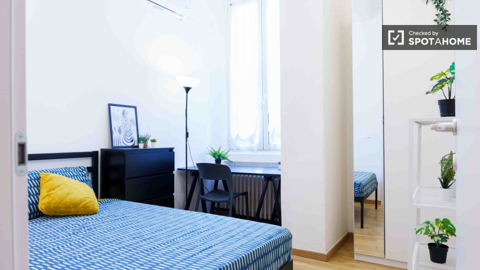 Double room Milan, 3 beds — photo 1