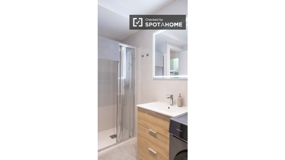 Double room Madrid, 3 beds, 50m² — photo 27