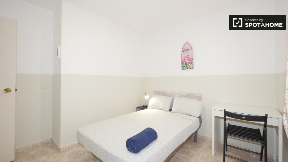 Double room Barcelona, 3 beds, 55m² — photo 1