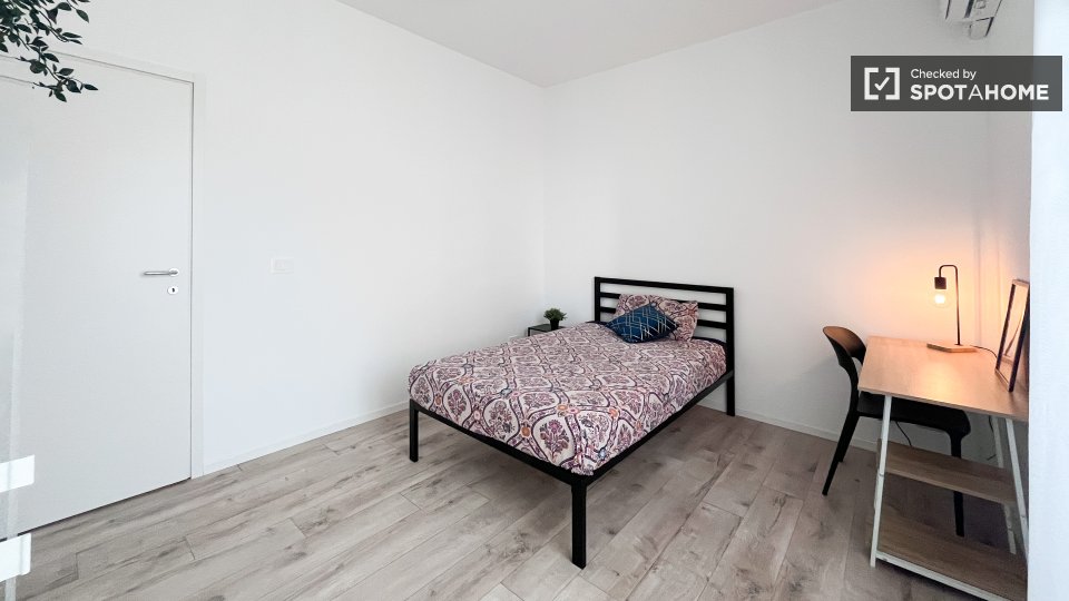 Double room Milan, 2 beds — photo 17