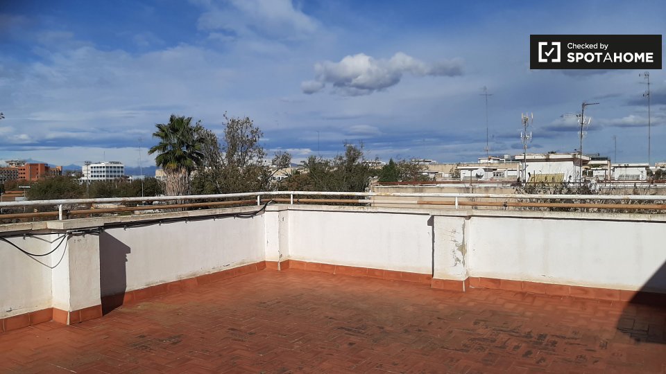Double room Valencia, 3 beds, 90m² — photo 7