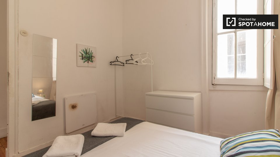 Double room Lisbon, 5 beds, 90m² — photo 3