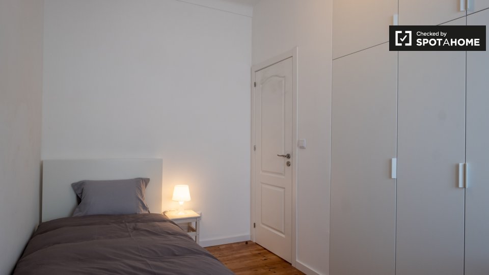 Double room Lisbon, 3 beds, 150m² — photo 1