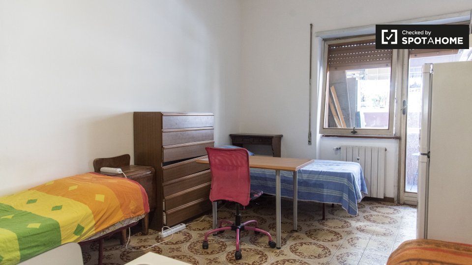 Double room Rome, 3 beds — photo 7