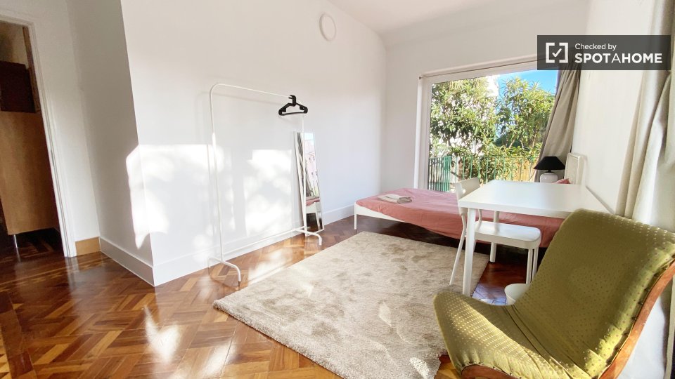 Double room Lisbon, 6 beds — photo 48