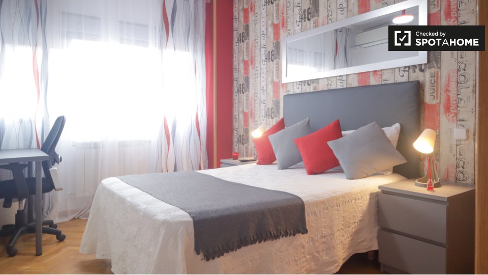Double room Madrid, 5 beds — photo 13