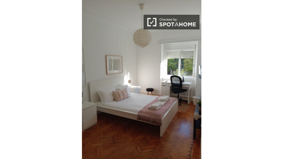 Double room Lisbon, 4 beds — photo 21