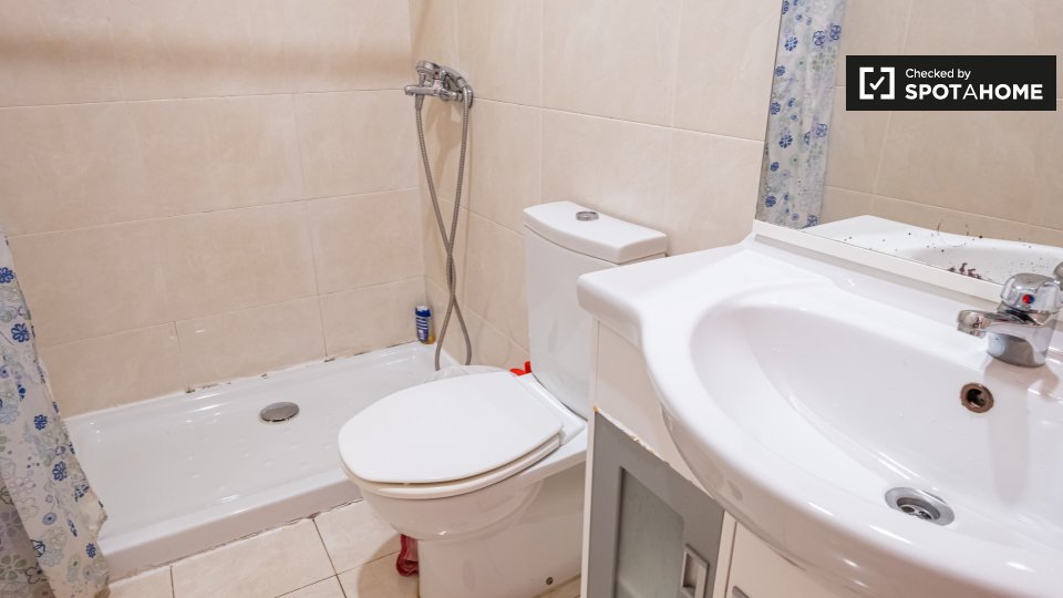 Double room Lisbon, 6 beds — photo 15
