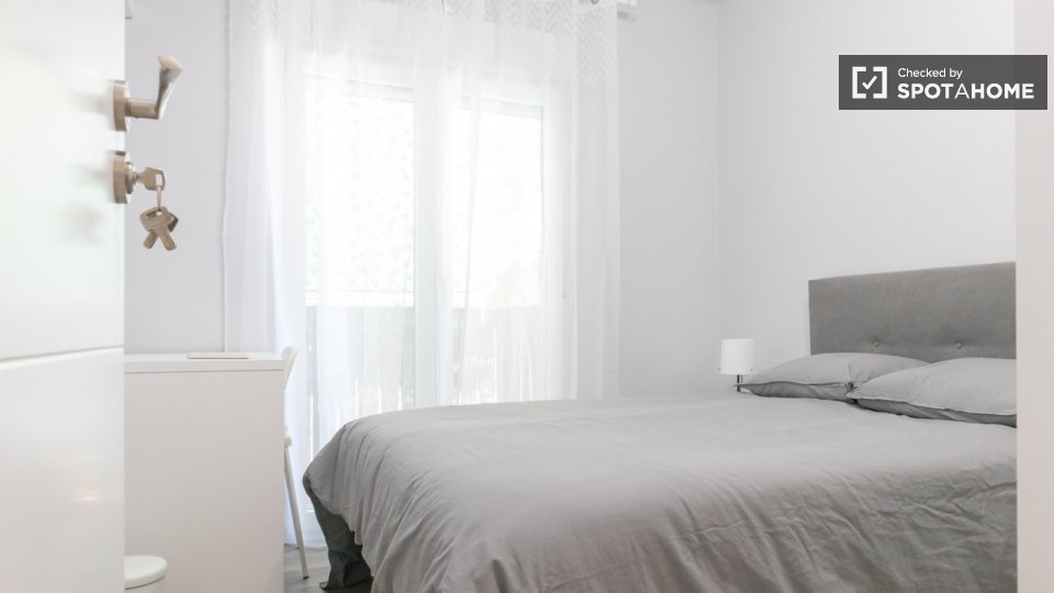 Double room Madrid, 4 beds, 75m² — photo 9
