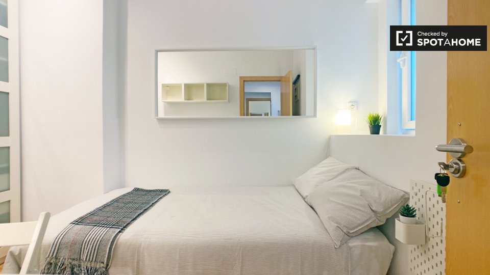 Double room Madrid, 4 beds, 90m² — photo 3