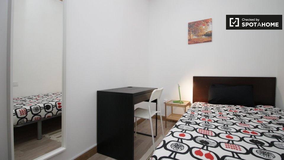 Double room Barcelona, 2 beds — photo 16