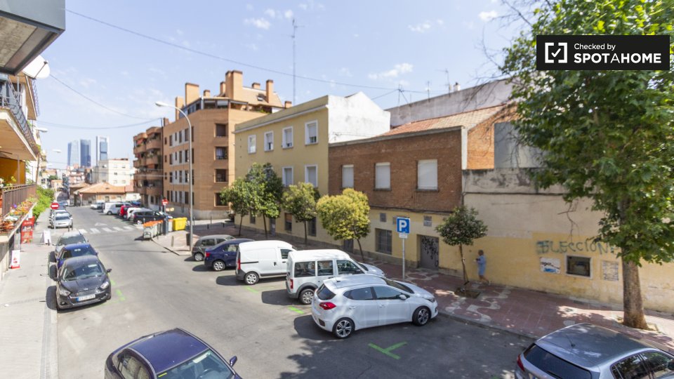 Double room Madrid, 4 beds, 90m² — photo 8