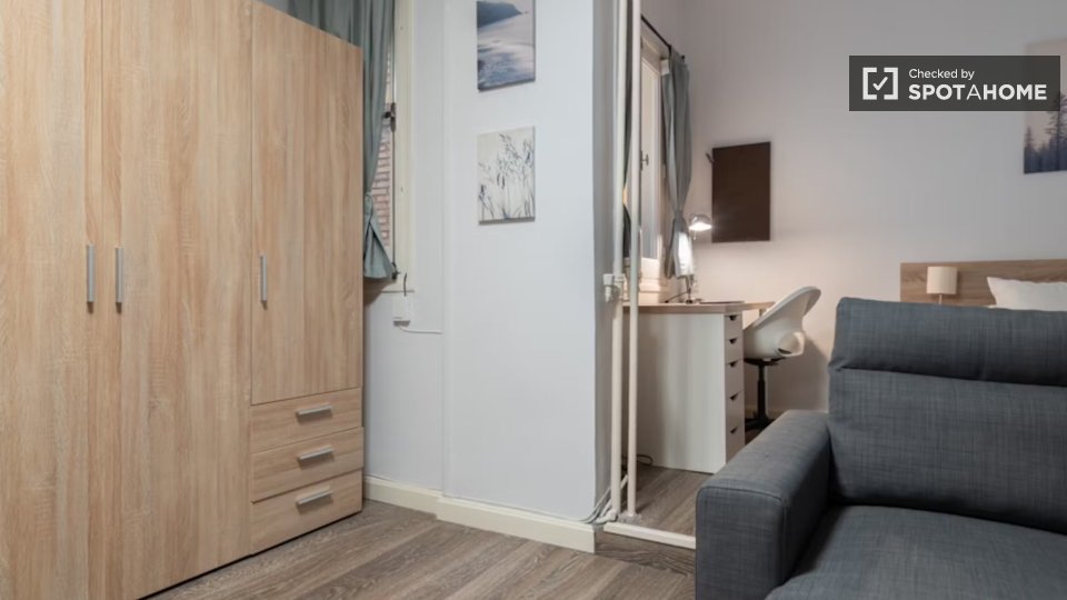 Double room Madrid, 5 beds, 120m² — photo 26
