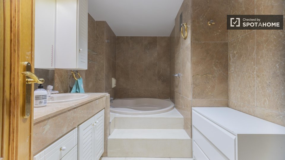 Double room Valencia, 5 beds, 240m² — photo 34