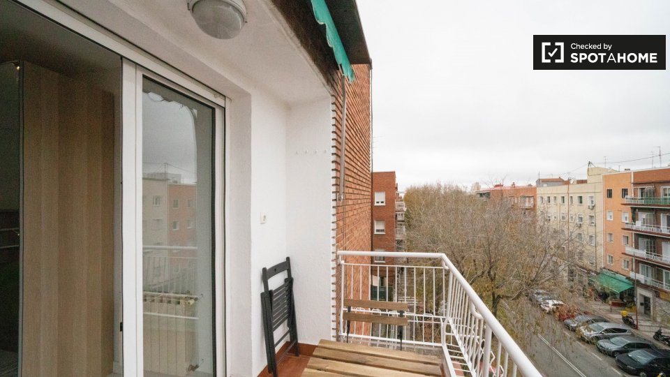 Double room Madrid, 5 beds, 110m² — photo 7