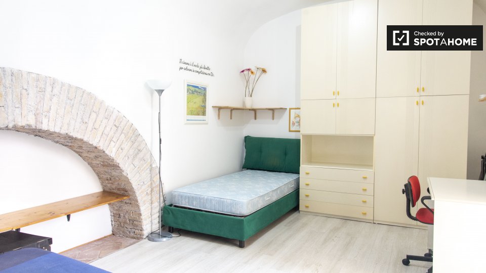 Double room Rome, 3 beds — photo 1