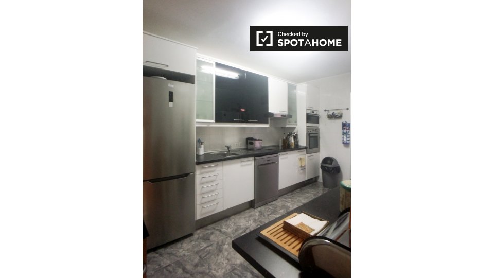 Double room Porto, 3 beds, 140m² — photo 8