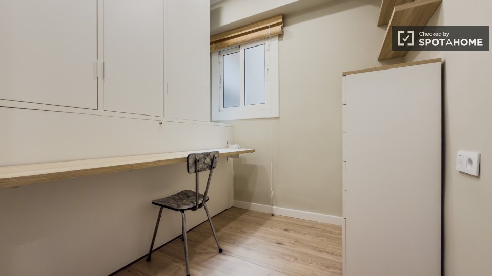 Double room Barcelona, 3 beds — photo 5