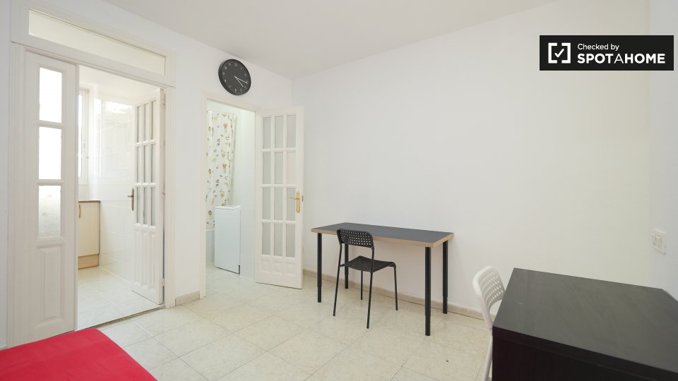 Double room Barcelona, 2 beds — photo 6