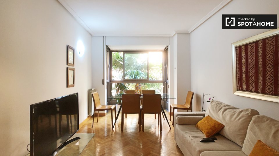 Double room Madrid, 2 beds, 80m² — photo 7