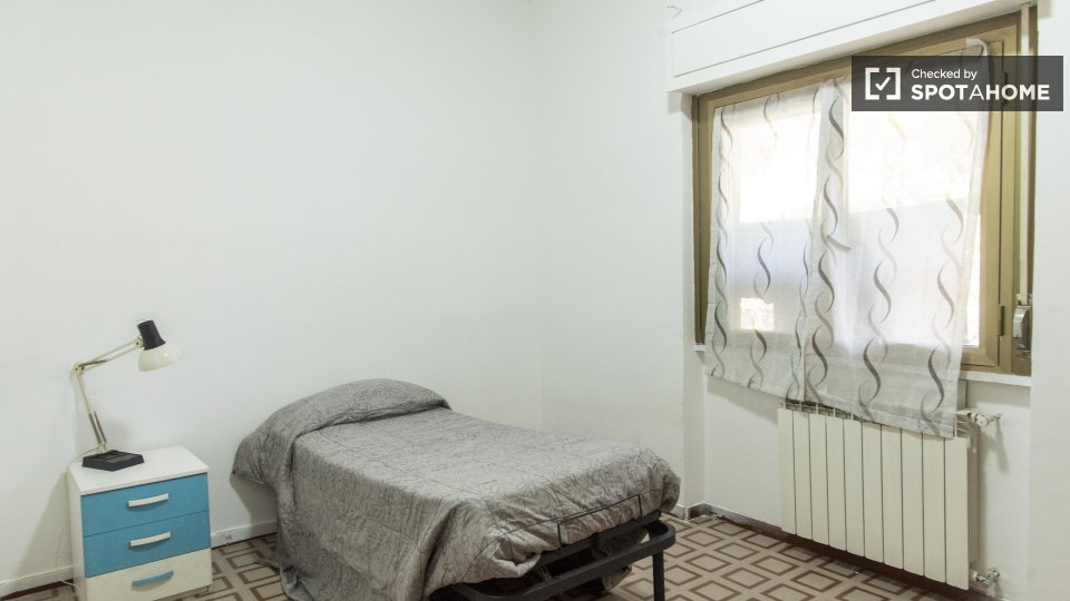 Double room Rome, 3 beds — photo 7