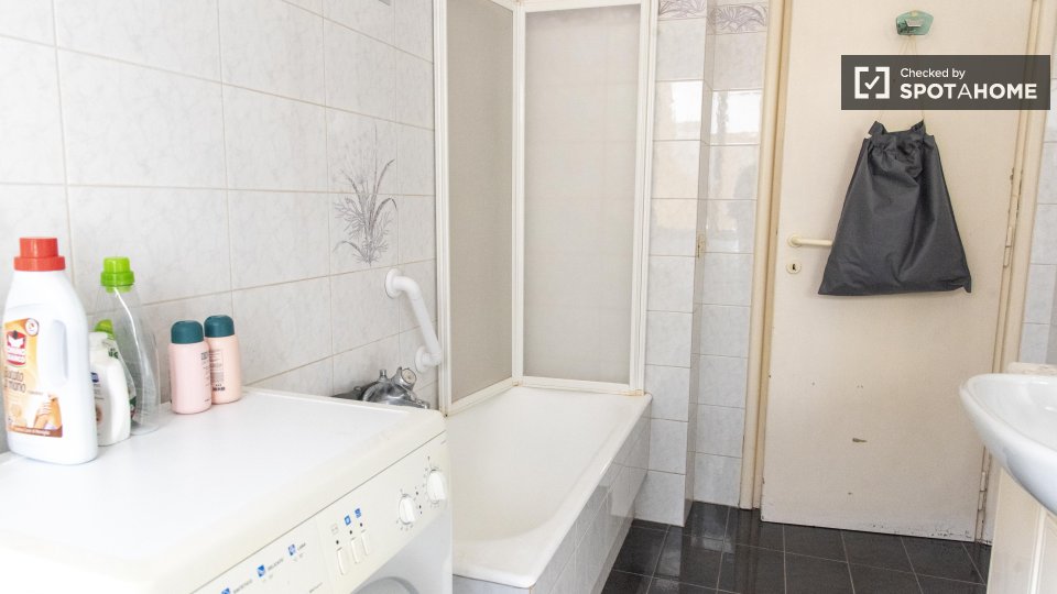 Double room Rome, 3 beds — photo 7