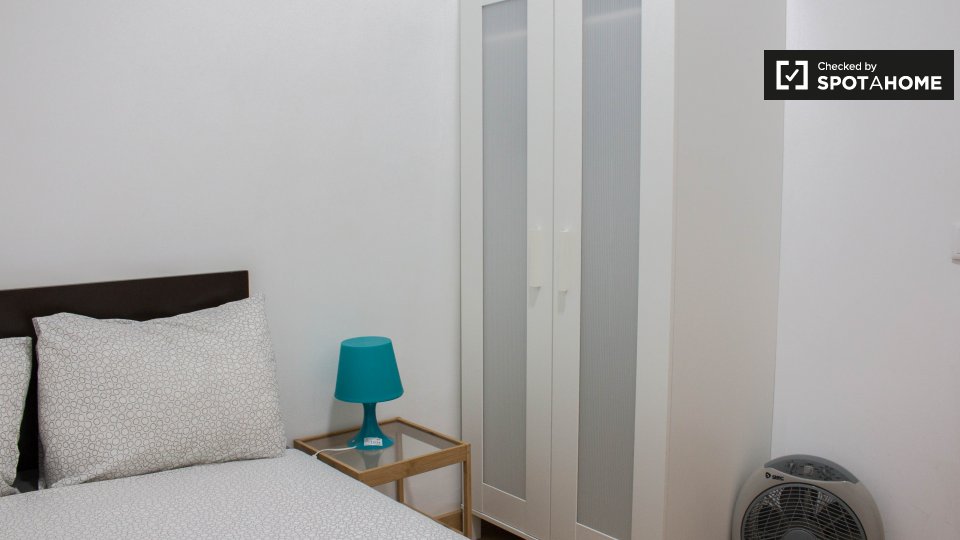Double room Barcelona, 3 beds, 60m² — photo 2