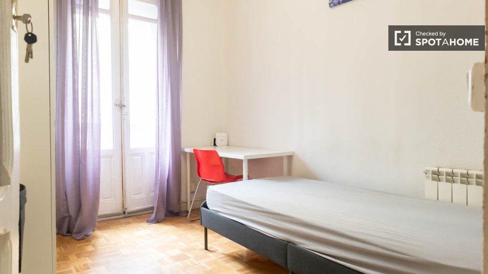 Double room Madrid, 5 beds — photo 6