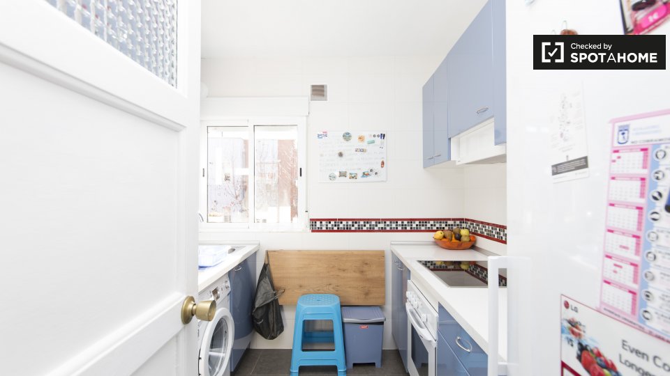 Double room Madrid, 3 beds, 72m² — photo 11