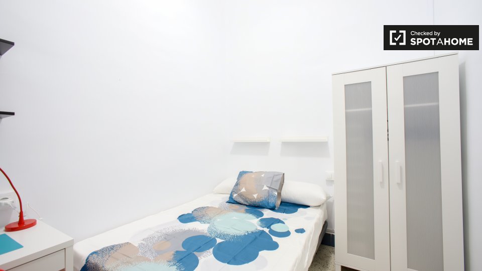 Double room Valencia, 10 beds, 300m² — photo 2