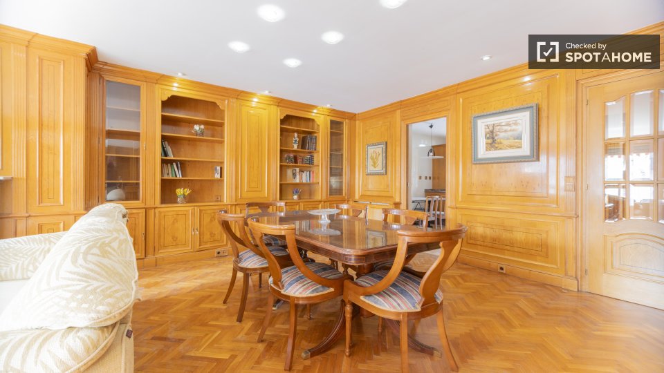 Double room Valencia, 5 beds, 240m² — photo 22