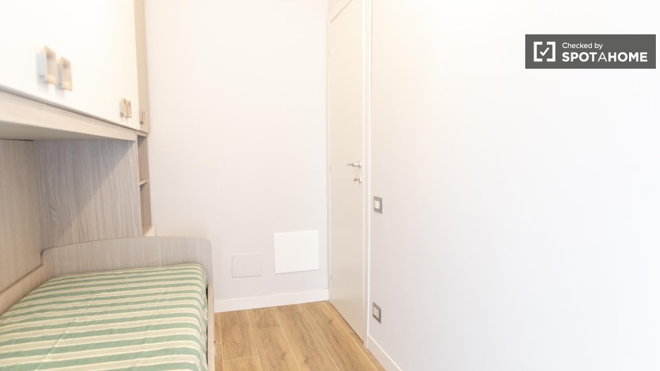 Double room Rome, 3 beds — photo 19