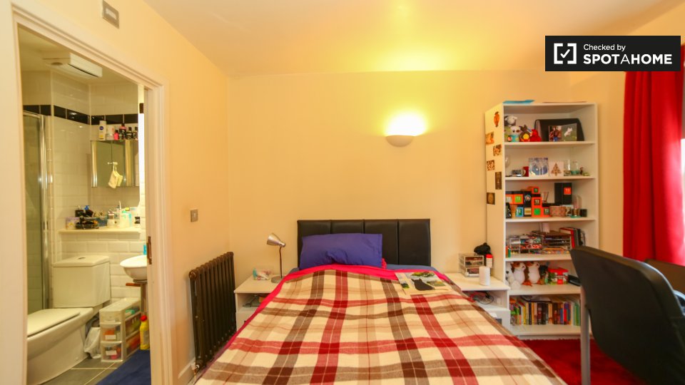 Double room London, 4 beds — photo 1