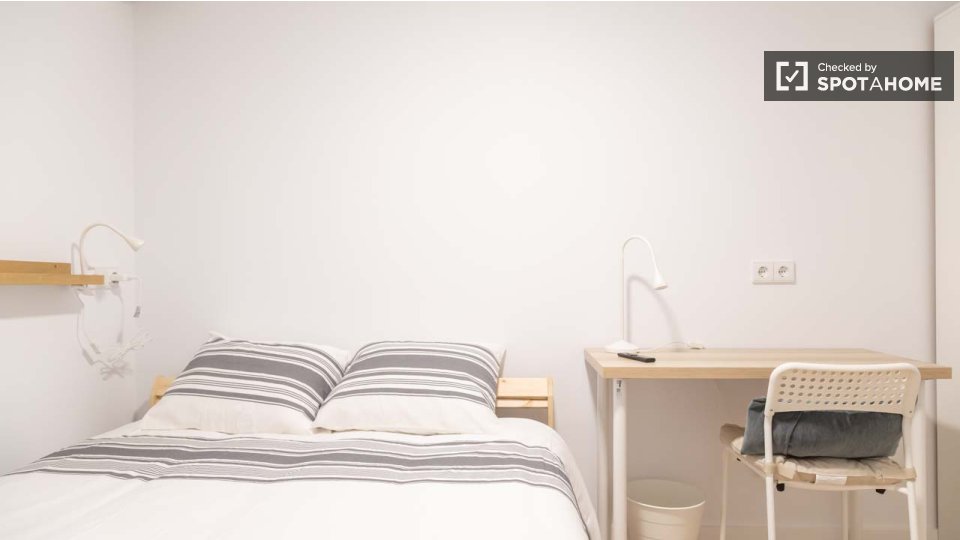 Double room Madrid, 3 beds, 50m² — photo 22