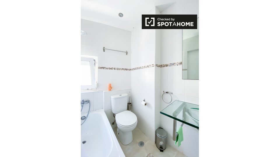 Double room Lisbon, 5 beds — photo 13