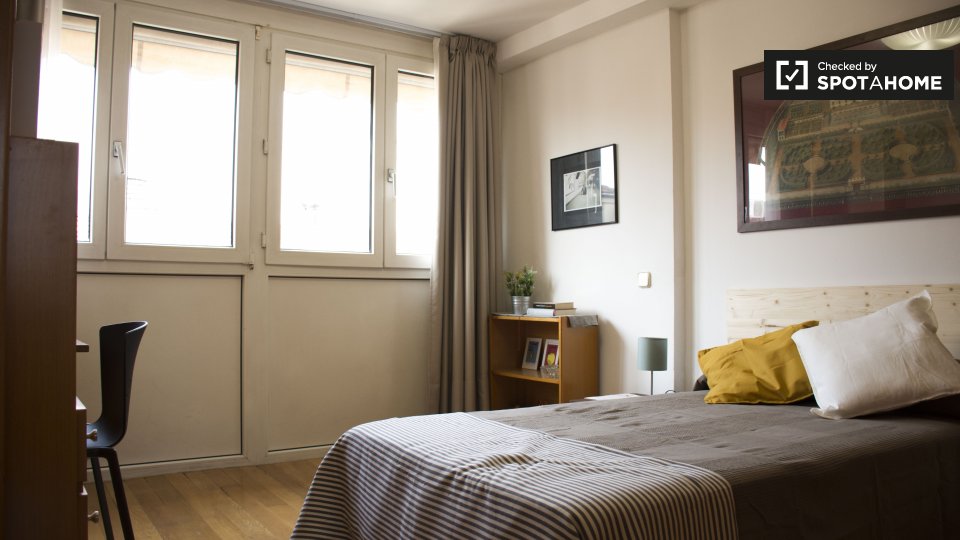 Double room Madrid, 5 beds, 150m² — photo 1