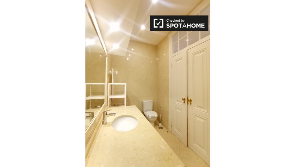 Double room Lisbon, 5 beds, 200m² — photo 5
